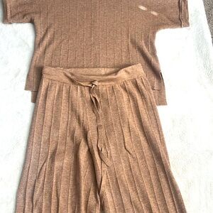 Two piece camel sweater set sz med